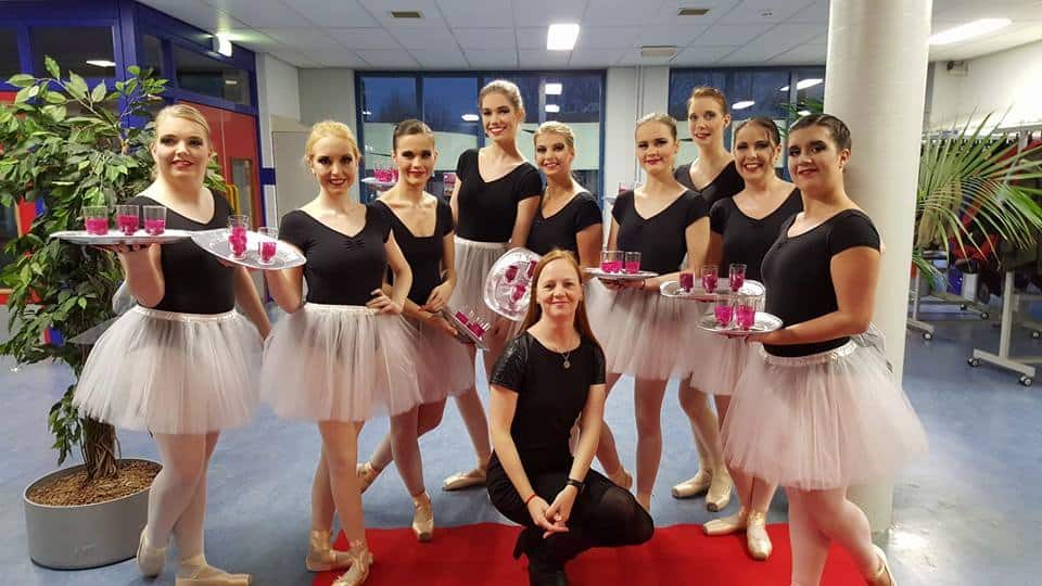 Compagnie Violetta performing at a diner dansant.
